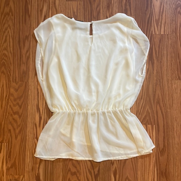 🆕 Bobeau Ivory Cap Sleeve Cinched Waist Layered Hem Blouse Size Small - Picture 9 of 11